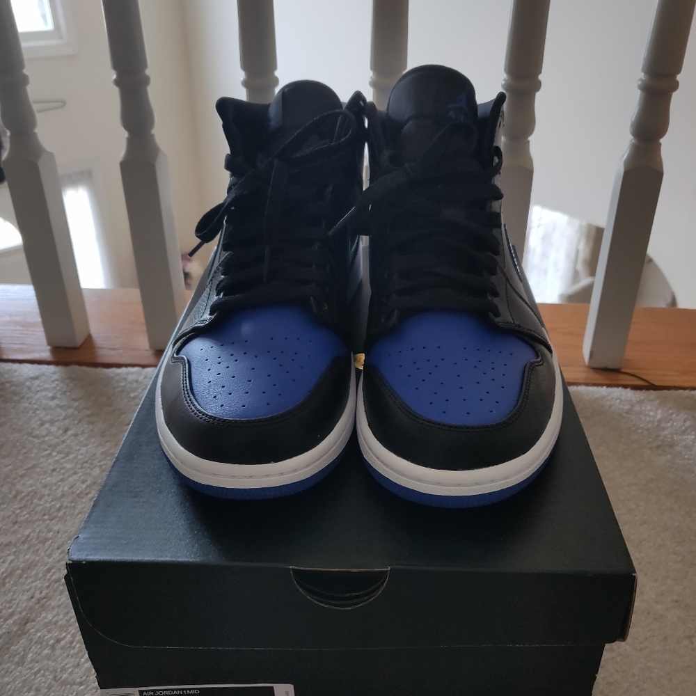 Jordan 1 mid Royal